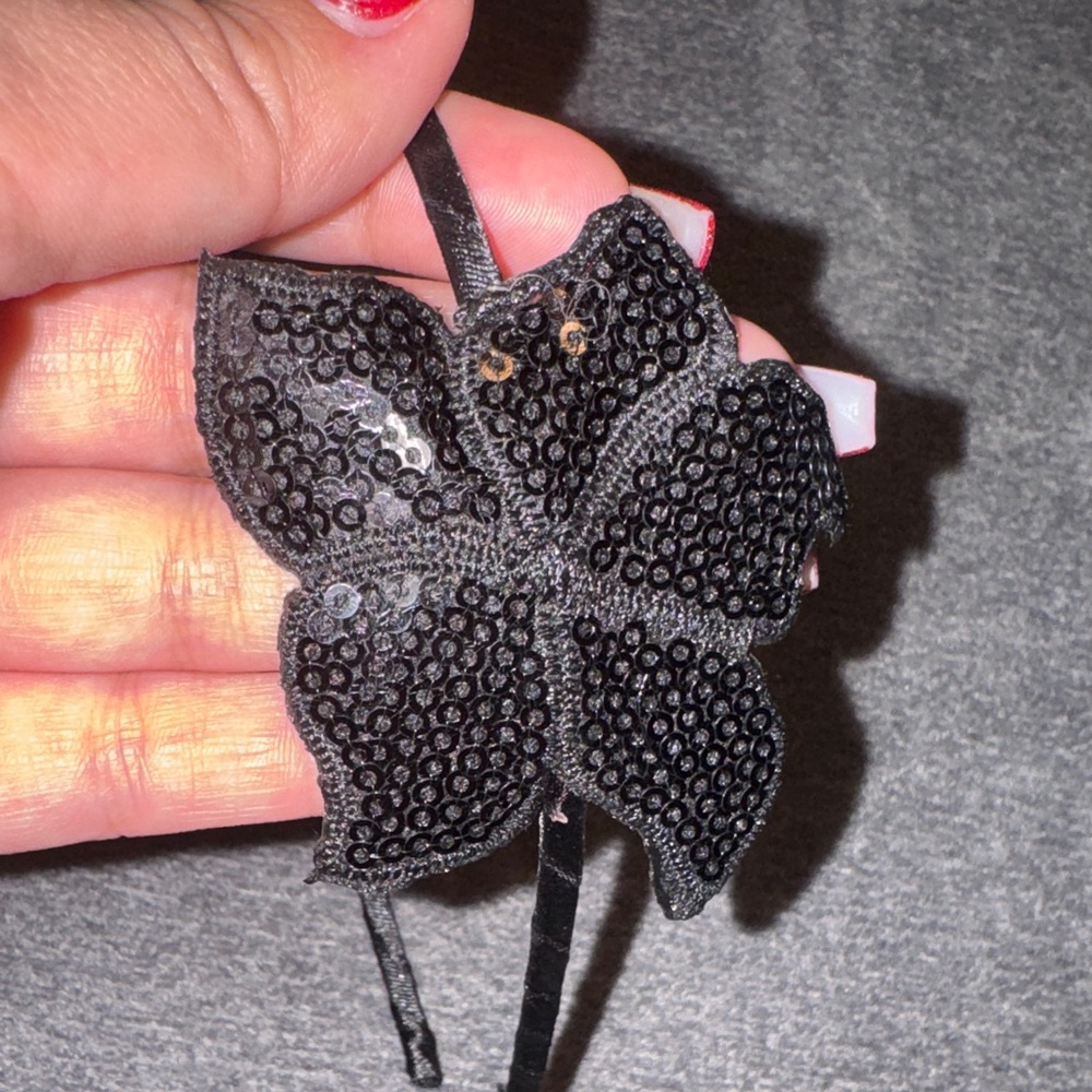 Elegant Black Floral Headband - Picture 3 of 7